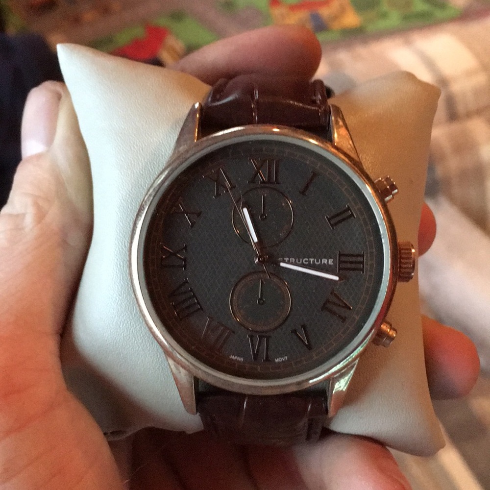 Structure leather band watch
